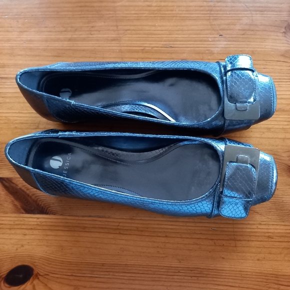 Jessica Sears Shoes ‐ Flats with metal accent - Picture 5 of 6